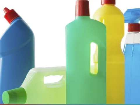 Nguy hiểm: Trẻ bị bỏng thực quản hoá chất do sự bất cẩn của người lớn