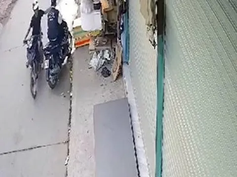TP.HCM: Bắt đối tượng giật điện thoại ở Bình Chánh