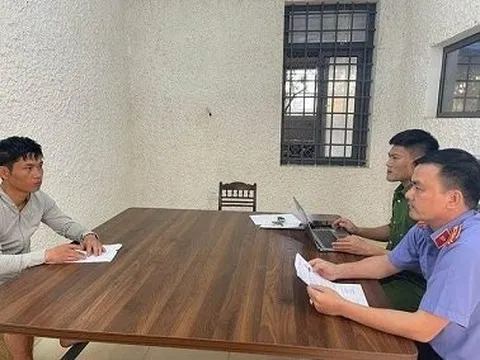 Khởi tố kẻ đâm bạn nhậu trọng thương chỉ vì thách đố mời cô gái lên xe