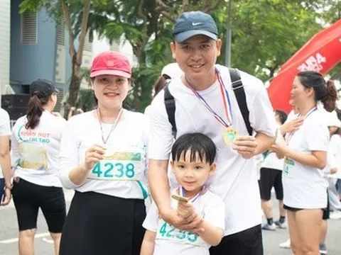 Hàng nghìn người chạy bộ vì sức khỏe và môi trường giáo dục hạnh phúc