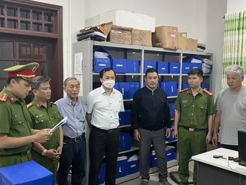 Khởi tố 2 đăng kiểm viên "phù phép" hồ sơ hoán cải tàu