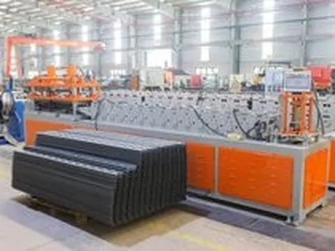 Á Đông tiên phong ứng dụng lam tole vào công trình xây dựng bảng hiệu
