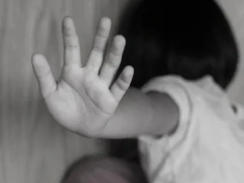 Tiền Giang: Điều tra vụ nữ sinh lớp 8 bị cha ruột xâm hại