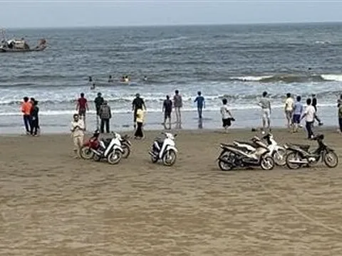 Nỗ lực tìm kiếm người còn lại trong vụ 3 học sinh mất tích ngoài biển