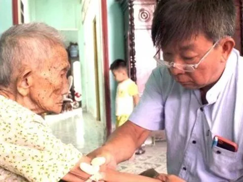 Bác sĩ khám dạo ở xã đảo Thạnh An: Gần 20 năm rồi, giờ tôi không muốn rời đi nữa