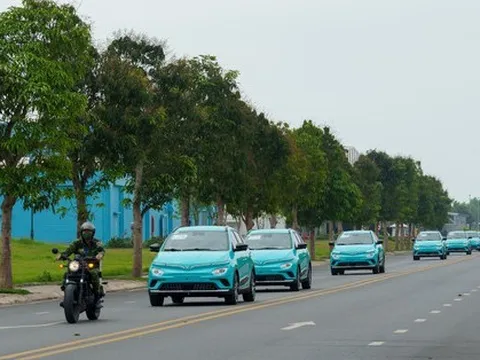 Hãng taxi điện của tỷ phú Phạm Nhật Vượng tuyển tài xế với tiêu chuẩn ngoại hình tương đương nhân viên ngân hàng: Cao trên 1,65m, không hình xăm lộ