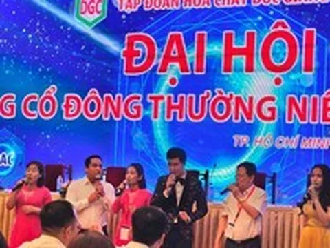 Chủ tịch DGC Đào Hữu Huyền hát bài "Mùa xuân" mở đầu ĐHCĐ: Tham vọng đẩy doanh thu Ắc quy Tia Sáng lên 1.000 tỷ, sản xuất pin lithium cho xe điện