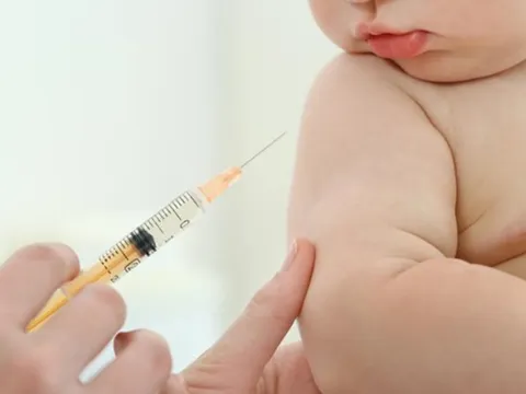 Bộ Y tế hướng dẫn mới về khám sàng lọc trước tiêm cho trẻ