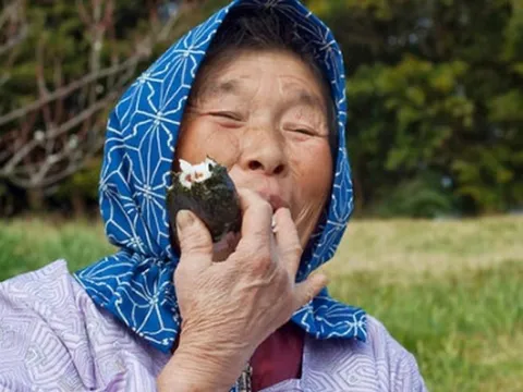 Người Nhật chịu nhiều áp lực nhưng vì sao tuổi tác của họ lại xếp hàng đầu thế giới: Bí quyết đến từ chính thói quen ăn uống của họ!