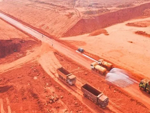 Điều động 2 xe cứu hỏa khắc phục bụi từ dự án Sân bay Long Thành