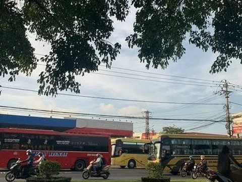 Xe dù, bến cóc "lên ngôi”, cơ quan chức năng bất nhất trong xử lý