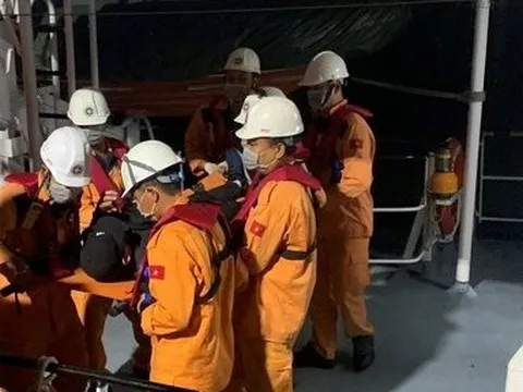 Kịp thời đưa thuyền viên người Philippines bị bệnh vào bờ chữa trị