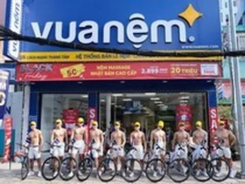 Chuỗi đệm lớn nhất Việt Nam từng gây xôn xao vì "chiêu" đưa nam nhân cởi trần diễu phố nay báo lỗ to nhất 5 năm