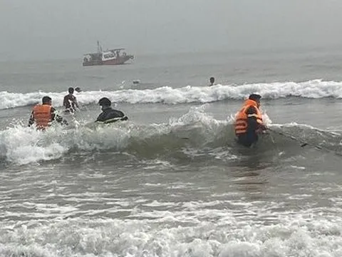 Vụ hai nữ sinh đuối nước: Tích cực tìm kiếm thêm một nữ sinh mất tích