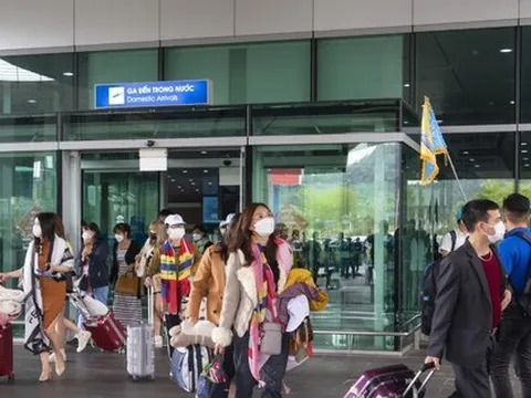 'Sốc' giá vé máy bay, du khách đến Phú Quốc giảm mạnh