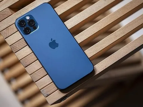 Giá iPhone 12 bất ngờ thủng đáy tại đại lý, rẻ ngang iPhone 11 liệu có nên xuống tiền mua?