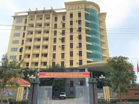 Một cán bộ sở Tài nguyên và Môi trường bị khởi tố về tội Đánh bạc