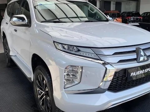 Đại lý Mitsubishi chơi lớn: Pajero Sport ưu đãi trên 100 triệu đồng, Xpander cũng tăng khuyến mại