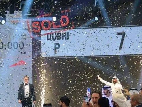 Phí ra biển ô tô ở Việt Nam chỉ từ 200.000 đồng trong khi một đại gia Dubai vừa 'đốt' 373 tỷ đồng cho chiếc biển số có một không hai này