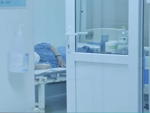 Nguy hiểm: Hàng chục bệnh nhân mắc COVID-19 nhập viện cùng ngày, hầu hết phải thở oxy