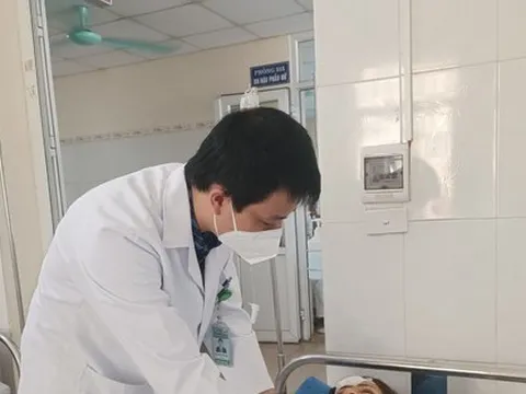 Người phụ nữ ở Thanh Hóa bị kính cứa ngang cổ