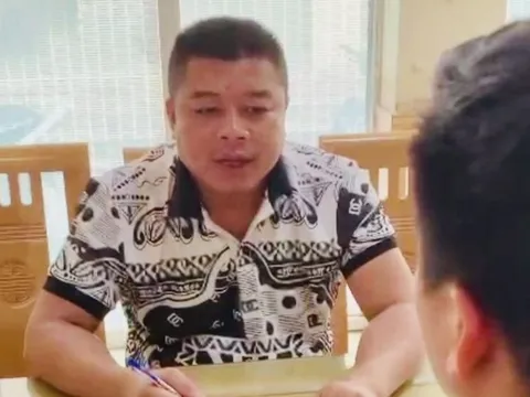 Chở hàng quá khổ, chủ xe tải tông xe vào Trung tá CSGT
