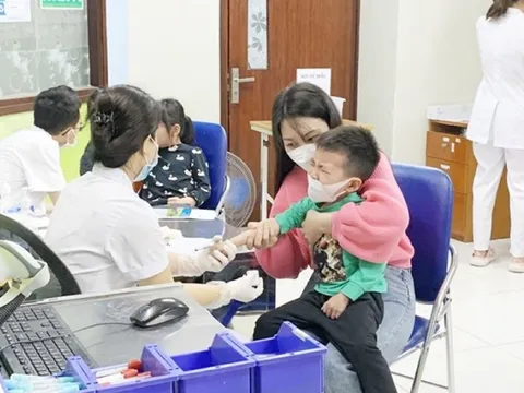 Thời tiết nồm ẩm kéo dài: Gia tăng trẻ nhập viện do bệnh hô hấp