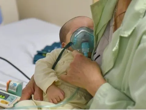 Nhận biết trẻ nhiễm virus RSV gây viêm phổi