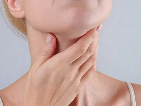 Không thể nằm ngửa vì khó thở, người phụ nữ nhập viện và phát hiện 'thủ phạm' nặng 1,5 kg