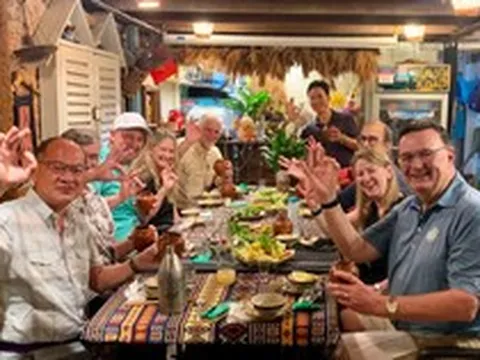 Bí quyết sống sót của ông chủ Quán ăn trong hẻm Sài thành từng được Châu Tinh Trì đến ăn: Tìm mặt bằng giá rẻ ở Quận 1, nói không với nhượng quyền tránh "biến chất"