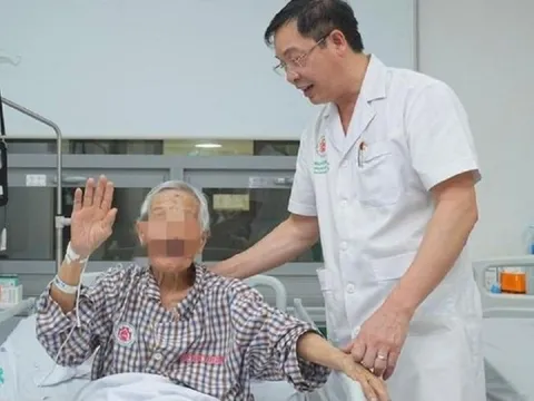 Cụ bà 109 tuổi được cứu sau cú trượt ở nhà ngã gãy xương