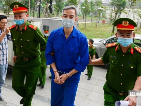 Cựu Giám đốc Bệnh viện Tim Hà Nội tóc bạc trắng hầu tòa