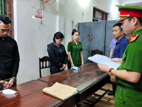Bắt văn thư trường làm giả học bạ cho học sinh đi du học