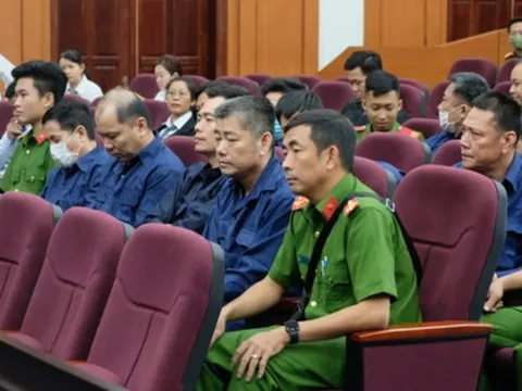 Vụ buôn lậu 200 triệu lít xăng dầu: 2 “ông trùm” được giảm án