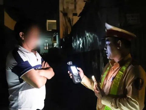 Xử lý tài xế bỏ chạy, tránh kiểm tra nồng độ cồn