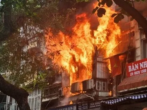 Hà Nội: Cháy lớn trên phố Hàng Mã