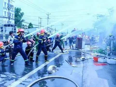 Vĩnh Long: Cháy căn nhà ven Quốc lộ, người dân hốt hoảng