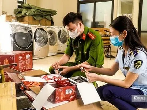 Hà Nội: Thu giữ hàng nghìn gói cánh gà, xúc xích "bẩn"