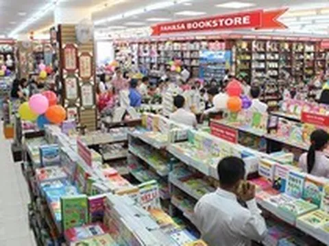 Đi tìm "long mạch" giúp các nhà sách truyền thống: Làm sao để kéo khách đến mua trước sức ép "ngon, bổ, rẻ" của sách online?