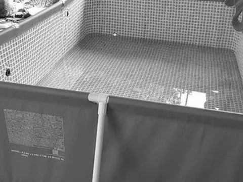 Bé gái 2 tuổi tử vong trong bể bơi mini tại nhà