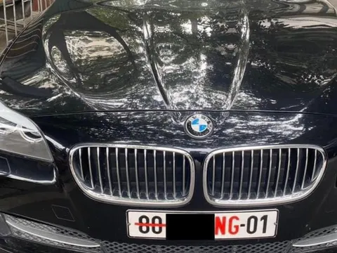 Rao bán BMW 5-Series số sàn hàng độc giá 700 triệu, chủ xe khẳng định: 'Lái sướng hơn số tự động'