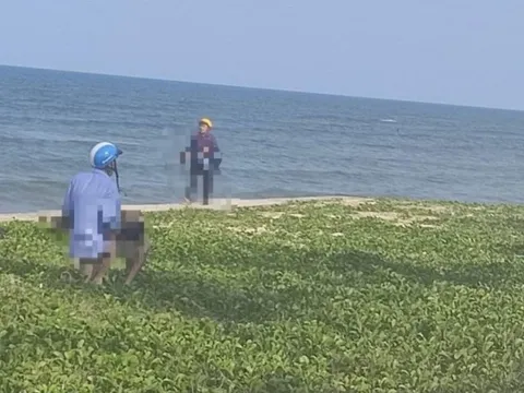 Nam sinh đi tắm biển đuối nước thương tâm