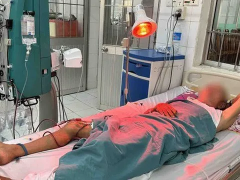 Một người tử vong, 5 người đi cấp cứu sau khi uống rượu tại đám tang