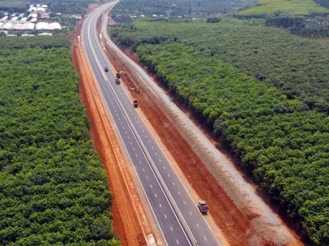 Bố trí lực lượng hướng dẫn người dân tiếp cận cao tốc Phan Thiết - Dầu Giây