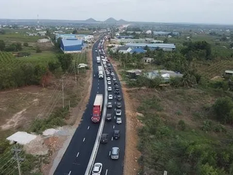 Bình Thuận: Giải pháp tránh ùn tắc và nguy cơ tai nạn tại nút giao đường nhánh cao tốc với QL1A