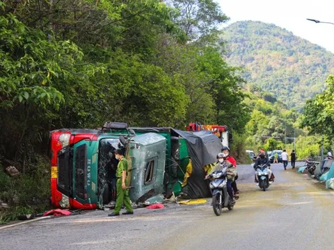 Lực lượng CSGT nỗ lực thông đèo Bảo Lộc vì TNGT
