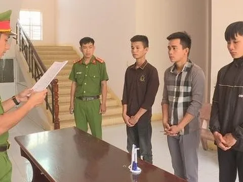 Khởi tố, bắt 3 đối tượng mang dao đến quán bi-a giải quyết mâu thuẫn
