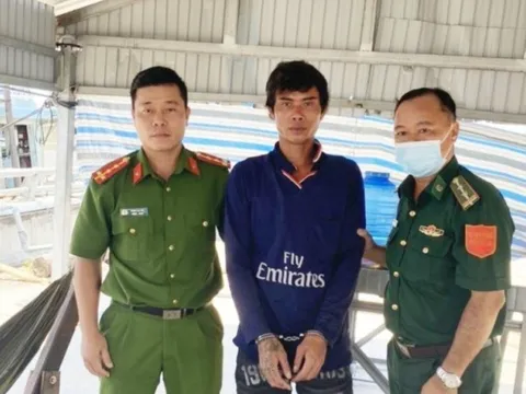 Bạc Liêu: Bắt đối tượng truy nã trốn trên tàu đánh cá