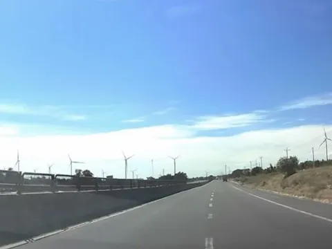 BìnhThuận: Va chạm giao thông, xe đầu kéo cán 2 người đi xe máy tử vong