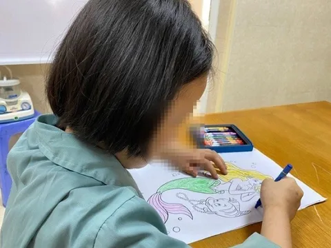 Đang khỏe mạnh sau khi tắm, bé gái 8 tuổi bị đột quỵ